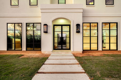 Example of an exterior home design in Dallas