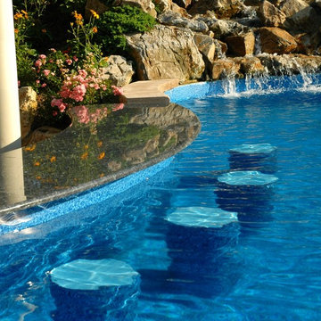 Vinyl Pool Swim-Up Bar