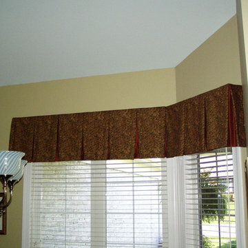 Custom Box Pleat Valance with Contrast Lining