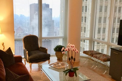 Example of an eclectic living room design in New York