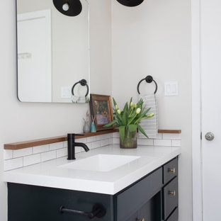 Mid-Century Badezimmer mit eingebautem Waschtisch Ideen, Design