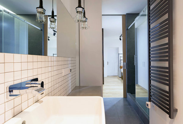 Современный Ванная комната by Lugerin Architects