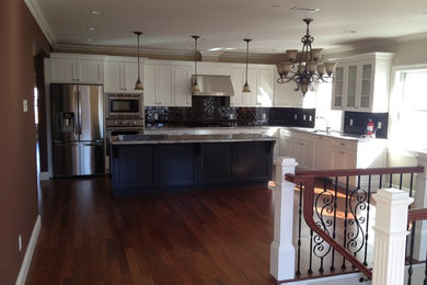Kitchen - kitchen idea in New York