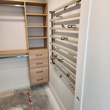 2-Home Walk-In Closets and Organizing Units in North Vancouver, BC