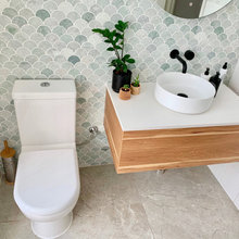 Alex's bathroom 6702