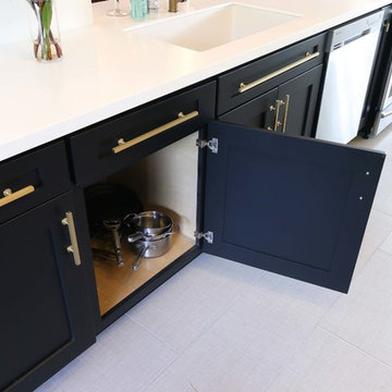 Two-toned kitchen with Shaker Cabinets | Cabinets.com