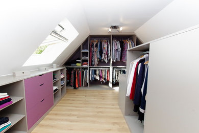 Design ideas for a contemporary storage and wardrobe in Le Havre.