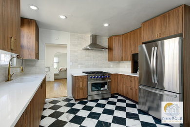 Example of a kitchen design in Los Angeles