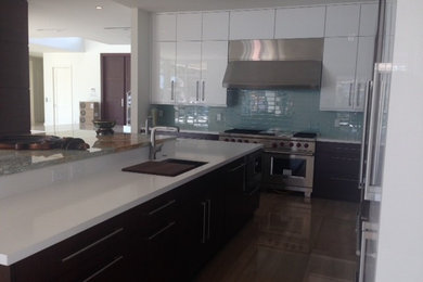 Kitchen photo in Miami