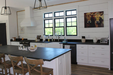 Example of a country kitchen design in Richmond