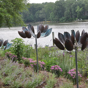 Geräumiger Eklektischer Garten im Frühling, hinter dem Haus mit direkter Sonneneinstrahlung in Baltimore
