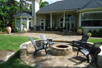 Elegant patio photo in Jacksonville