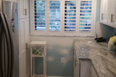 Inspiration for a coastal kitchen remodel in Tampa
