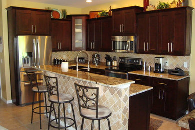 Inspiration for a timeless kitchen remodel in Tampa