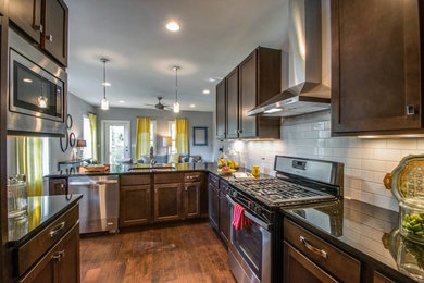 Transitional kitchen photo in Nashville
