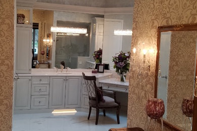 Bathroom - traditional bathroom idea in Detroit