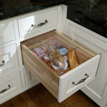 3 or 4 drawers