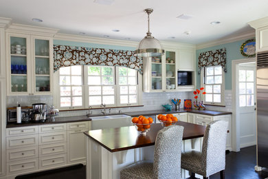 Kitchen - transitional kitchen idea in Los Angeles
