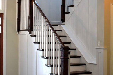 Example of a large minimalist staircase design in Jacksonville