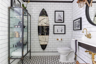 Bathroom - bathroom idea in Houston