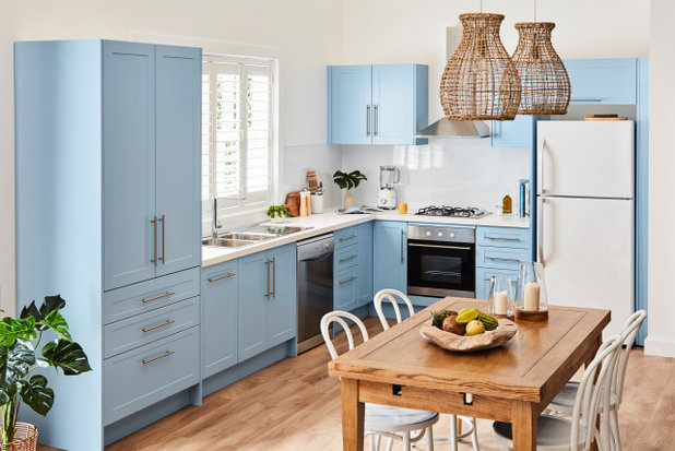 Beach Style Kitchen by Bunnings Warehouse