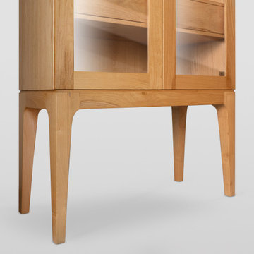 Display Cabinet: A Fusion of Modern Elegance and Traditional Craftsmanship