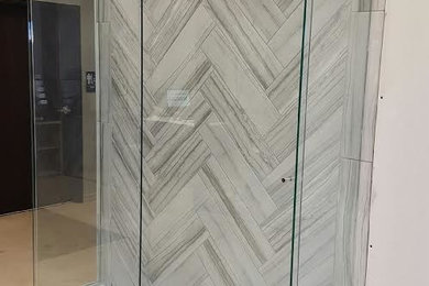 Modelo de cuarto de baño minimalista con ducha con puerta corredera