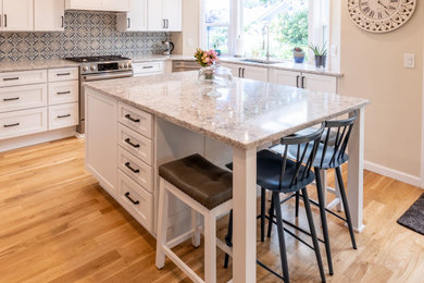 Example of a kitchen design in Portland