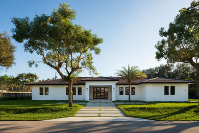 Exterior home idea in Miami