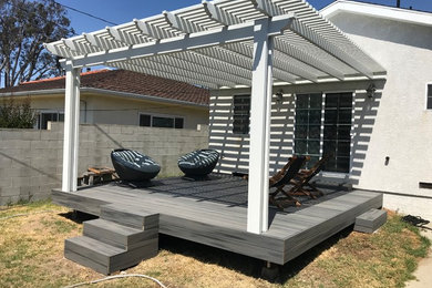 Design ideas for a modern deck in Los Angeles.