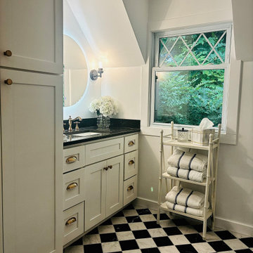 A Lakeshore Retreat