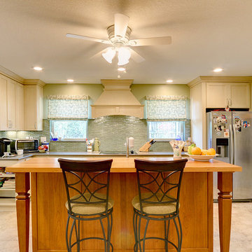 Traditional Kitchen in Pensacola, Florida