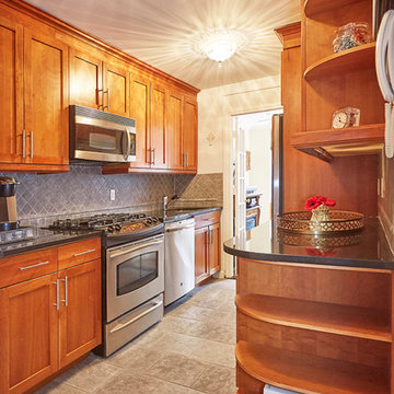 Halstead Real Estate, broker Nakta Thomas