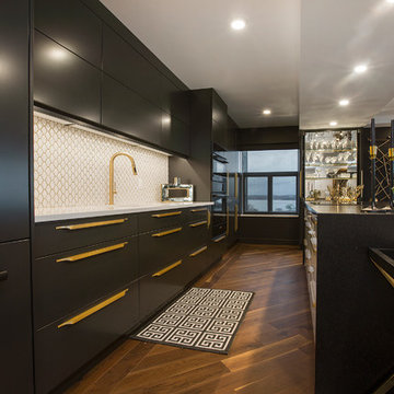 CLASSIC BLACK WHITE AND GOLD