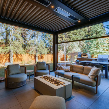 Modern Outdoor Entertainment Area W/Privacy Wall & Phantom Screens