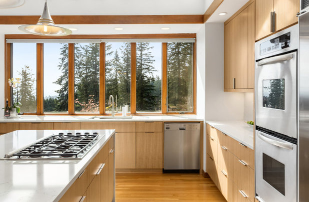 Contemporary Kitchen by Northland Design & Build