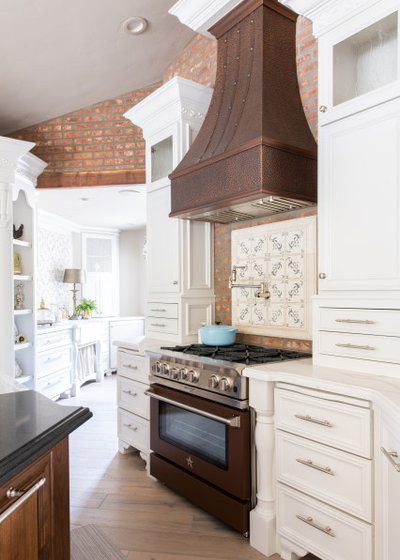 Kitchen by Wendy Glaister Interiors