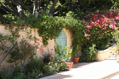 Photo of a mediterranean landscaping in Los Angeles.