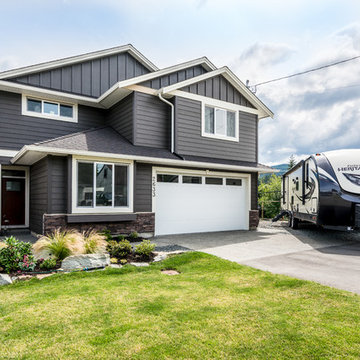 2 Storey Level Entry Family Home