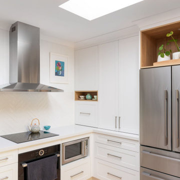 Traditional Light-Filled Arana Hills Kitchen