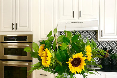 Transitional kitchen photo in Austin