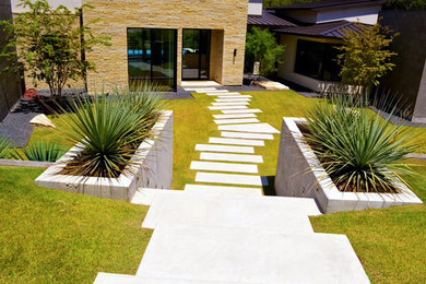 Photo of a contemporary landscaping in Austin.