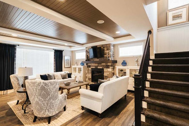 Example of a classic living room design in Milwaukee