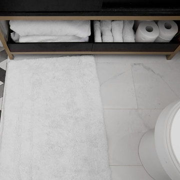 Get Ideas From This Budget-Friendly Black-and-White Bath