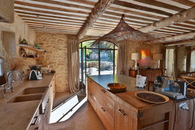 Pose de plafond provençaux dans une cuisine / salle à manger