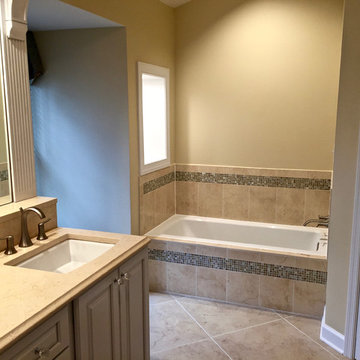 Drop in tub with niche