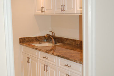 Example of a classic bathroom design in Miami