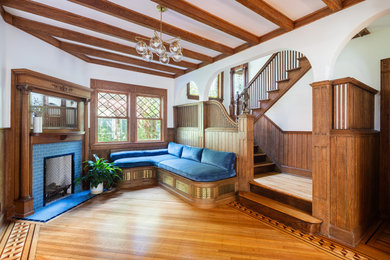 Example of a classic living room design in New York