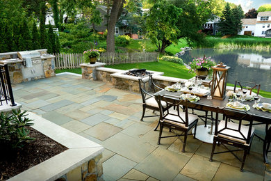 Design ideas for a transitional patio in Minneapolis.
