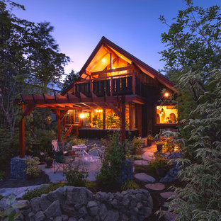 札幌の中サイズのカントリー風おしゃれな裏庭の写真